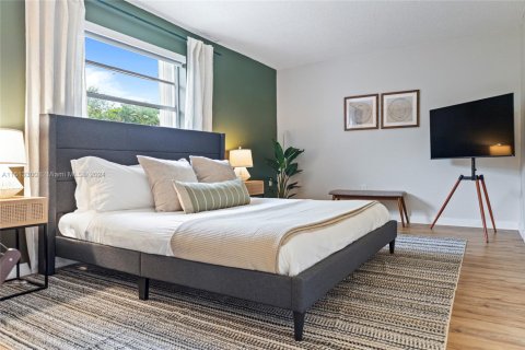 House in Cutler Bay, Florida 3 bedrooms, 109.9 sq.m. № 2035471 - photo 15