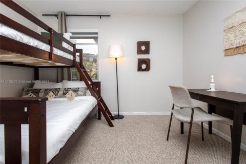 House in Cutler Bay, Florida 3 bedrooms, 109.9 sq.m. № 2035471 - photo 26