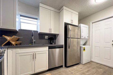 House in Cutler Bay, Florida 3 bedrooms, 109.9 sq.m. № 2035471 - photo 13