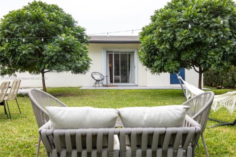 House in Cutler Bay, Florida 3 bedrooms, 109.9 sq.m. № 2035471 - photo 30