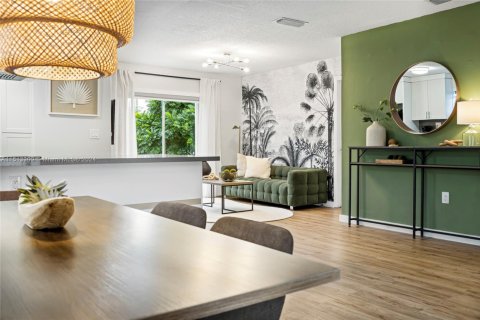 House in Cutler Bay, Florida 3 bedrooms, 109.9 sq.m. № 2035471 - photo 2