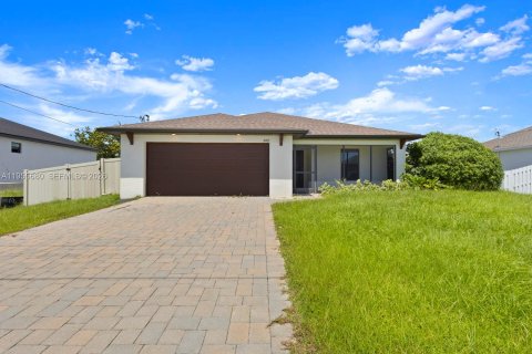 Дом в Кейп-Корал, Флорида 3 спальни № 2026843