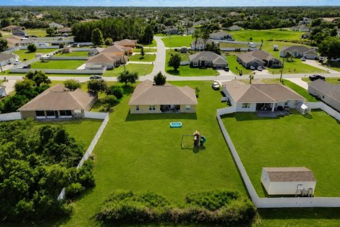 House in Ocala, Florida 3 bedrooms, 209.59 sq.m. № 2205455