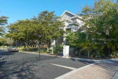 Villa ou maison à louer à Sarasota, Floride: 4 chambres, 219.71 m2 № 2396892 - photo 4