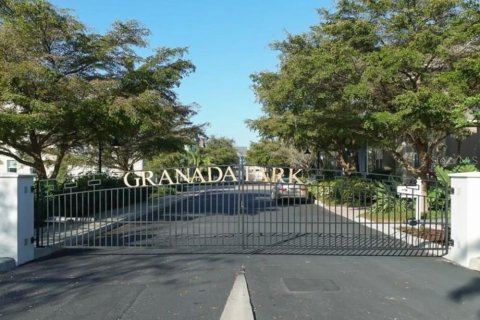 Villa ou maison à louer à Sarasota, Floride: 4 chambres, 219.71 m2 № 2396892 - photo 3