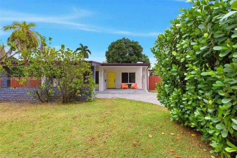 Casa en North Miami, Florida 4 dormitorios, 166.95 m2 № 2009820