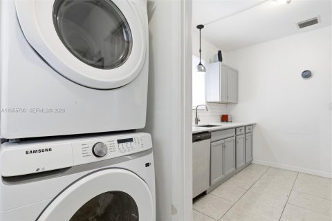 Casa en venta en North Miami, Florida, 4 dormitorios, 166.95 m2 № 2009820 - foto 14