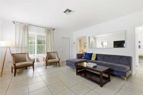 Casa en venta en North Miami, Florida, 4 dormitorios, 166.95 m2 № 2009820 - foto 7