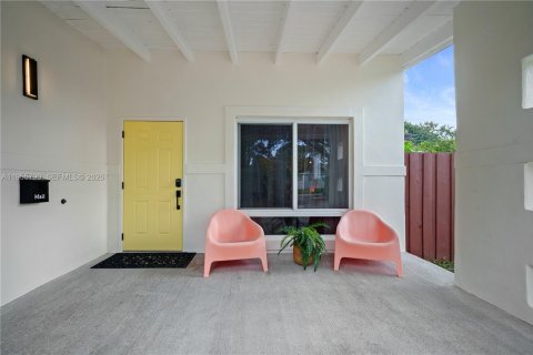 Casa en venta en North Miami, Florida, 4 dormitorios, 166.95 m2 № 2009820 - foto 2