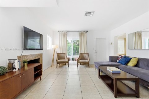 Casa en venta en North Miami, Florida, 4 dormitorios, 166.95 m2 № 2009820 - foto 6