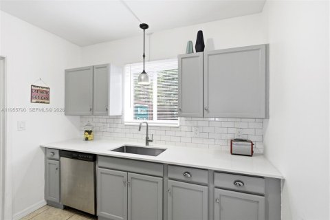 Casa en venta en North Miami, Florida, 4 dormitorios, 166.95 m2 № 2009820 - foto 11