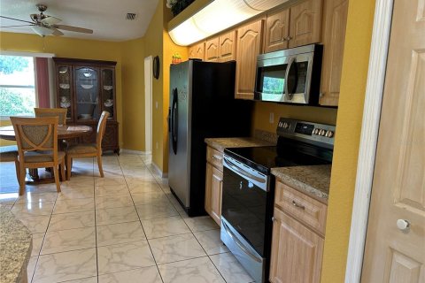 House in Port Charlotte, Florida 3 bedrooms, 197.51 sq.m. № 1851356 - photo 7