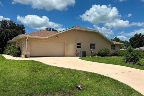 House in Port Charlotte, Florida 3 bedrooms, 197.51 sq.m. № 1851356 - photo 27