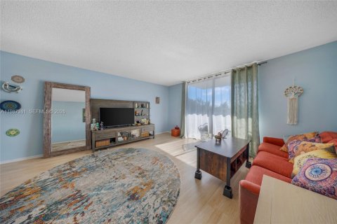 Купить кондоминиум в Норт-Майами, Флорида 56.86м2, № 2048738 - фото 2