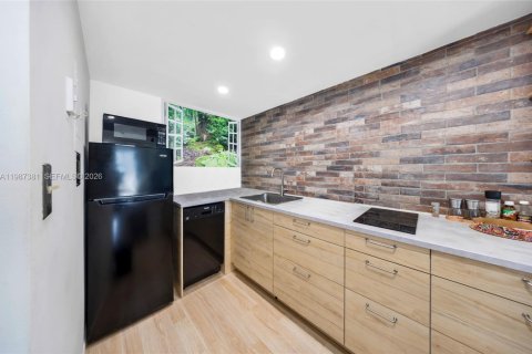 Купить кондоминиум в Норт-Майами, Флорида 56.86м2, № 2048738 - фото 5