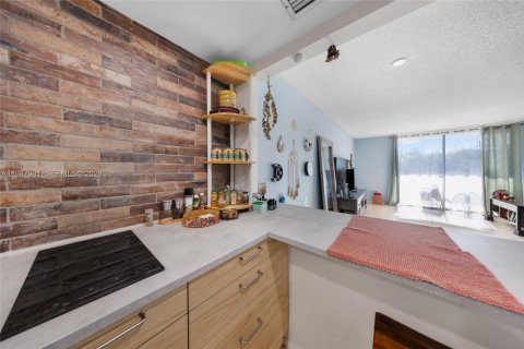 Купить кондоминиум в Норт-Майами, Флорида 56.86м2, № 2048738 - фото 7