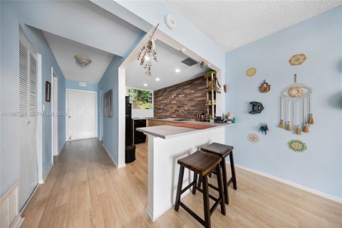 Купить кондоминиум в Норт-Майами, Флорида 56.86м2, № 2048738 - фото 14