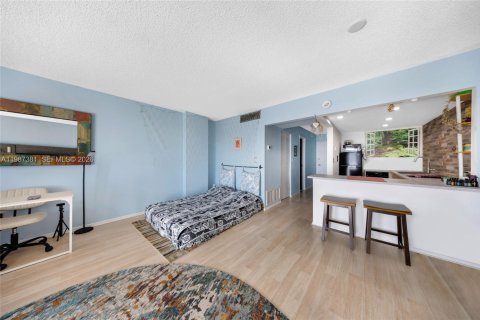 Купить кондоминиум в Норт-Майами, Флорида 56.86м2, № 2048738 - фото 11