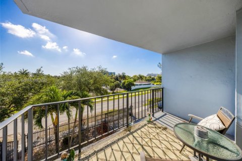 Купить кондоминиум в Норт-Майами, Флорида 56.86м2, № 2048738 - фото 15