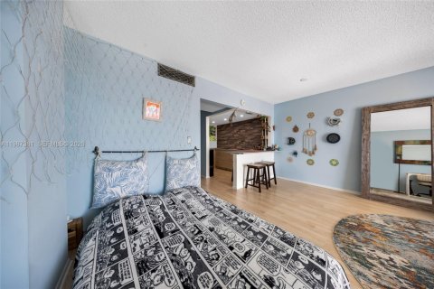 Купить кондоминиум в Норт-Майами, Флорида 56.86м2, № 2048738 - фото 13