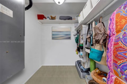 Купить кондоминиум в Норт-Майами, Флорида 56.86м2, № 2048738 - фото 19