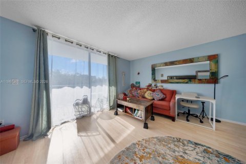 Купить кондоминиум в Норт-Майами, Флорида 56.86м2, № 2048738 - фото 4