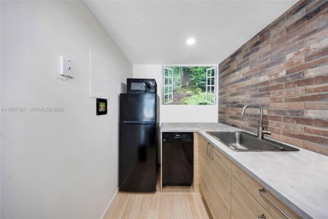 Купить кондоминиум в Норт-Майами, Флорида 56.86м2, № 2048738 - фото 6