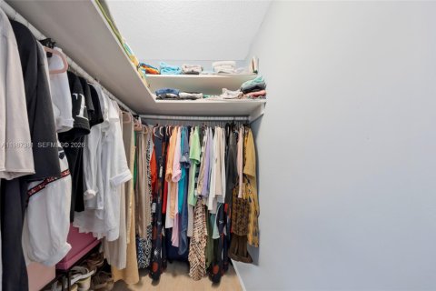 Купить кондоминиум в Норт-Майами, Флорида 56.86м2, № 2048738 - фото 18