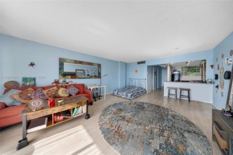 Купить кондоминиум в Норт-Майами, Флорида 56.86м2, № 2048738 - фото 10