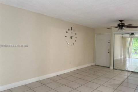 Condominio en alquiler en Miami, Florida, 2 dormitorios, 89.93 m2 № 1898092 - foto 4