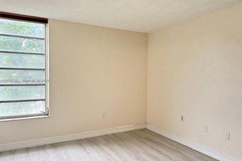 Condominio en alquiler en Miami, Florida, 2 dormitorios, 89.93 m2 № 1898092 - foto 8