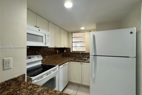 Condominio en alquiler en Miami, Florida, 2 dormitorios, 89.93 m2 № 1898092 - foto 5