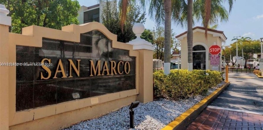Condominio en Miami, Florida, 2 dormitorios  № 1898092