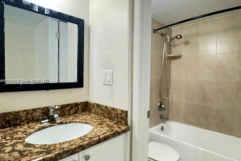 Condominio en alquiler en Miami, Florida, 2 dormitorios, 89.93 m2 № 1898092 - foto 13