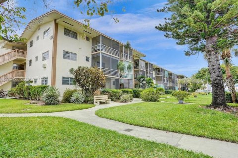 Copropriété à vendre à North Miami Beach, Floride: 2 chambres, 89.19 m2 № 2169948 - photo 3