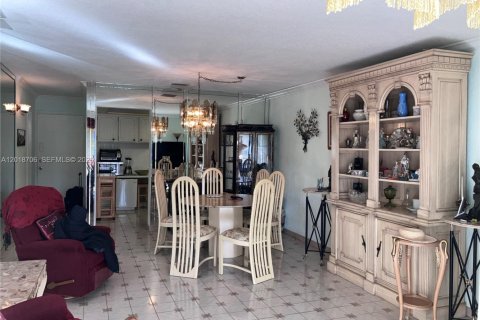 Copropriété à vendre à North Miami Beach, Floride: 2 chambres, 89.19 m2 № 2169948 - photo 7