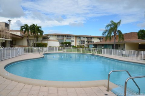 Copropriété à vendre à North Miami Beach, Floride: 2 chambres, 89.19 m2 № 2169948 - photo 2