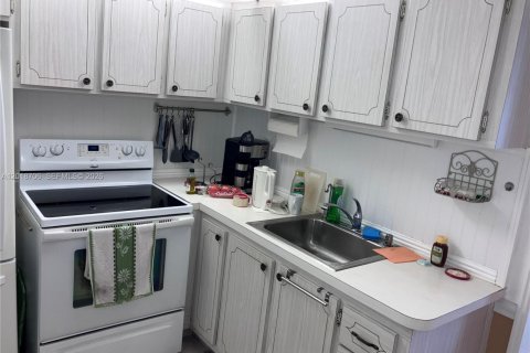 Copropriété à vendre à North Miami Beach, Floride: 2 chambres, 89.19 m2 № 2169948 - photo 9