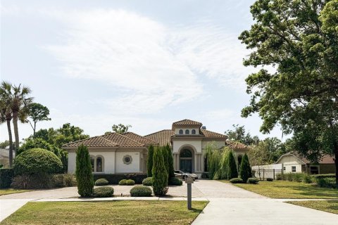 House in Windermere, Florida 5 bedrooms, 391.95 sq.m. № 2314395