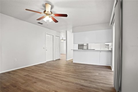 House in Deltona, Florida 3 bedrooms, 123.75 sq.m. № 2396339 - photo 11