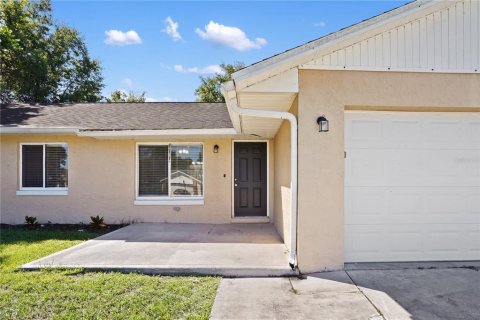House in Deltona, Florida 3 bedrooms, 123.75 sq.m. № 2396339 - photo 6