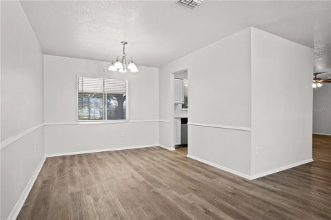 House in Deltona, Florida 3 bedrooms, 123.75 sq.m. № 2396339 - photo 15