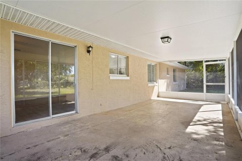 House in Deltona, Florida 3 bedrooms, 123.75 sq.m. № 2396339 - photo 28