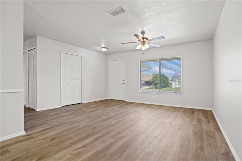 House in Deltona, Florida 3 bedrooms, 123.75 sq.m. № 2396339 - photo 8