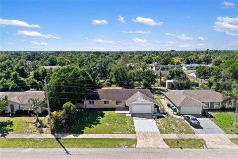 House in Deltona, Florida 3 bedrooms, 123.75 sq.m. № 2396339 - photo 5