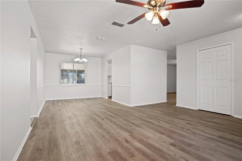House in Deltona, Florida 3 bedrooms, 123.75 sq.m. № 2396339 - photo 9