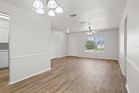 House in Deltona, Florida 3 bedrooms, 123.75 sq.m. № 2396339 - photo 16