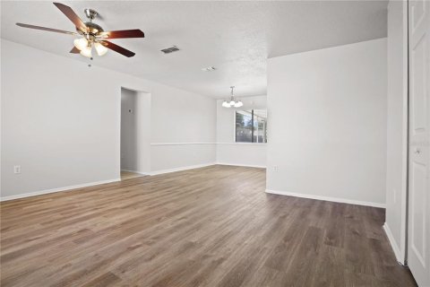 House in Deltona, Florida 3 bedrooms, 123.75 sq.m. № 2396339 - photo 7