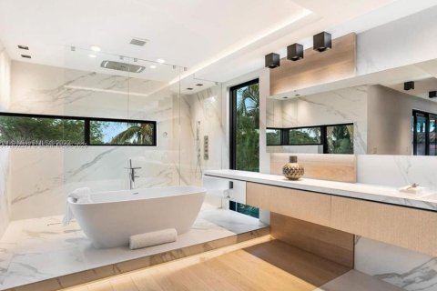 House in Miami Beach, Florida 6 bedrooms, 402.27 sq.m. № 1809109 - photo 6