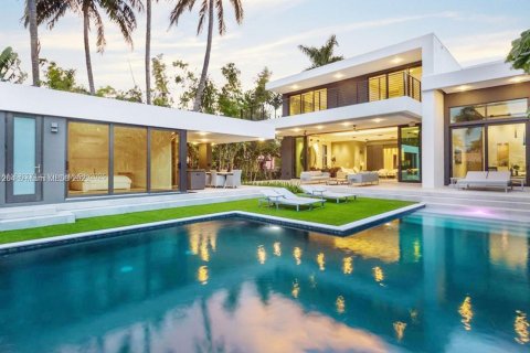 House in Miami Beach, Florida 6 bedrooms, 402.27 sq.m. № 1809109 - photo 4